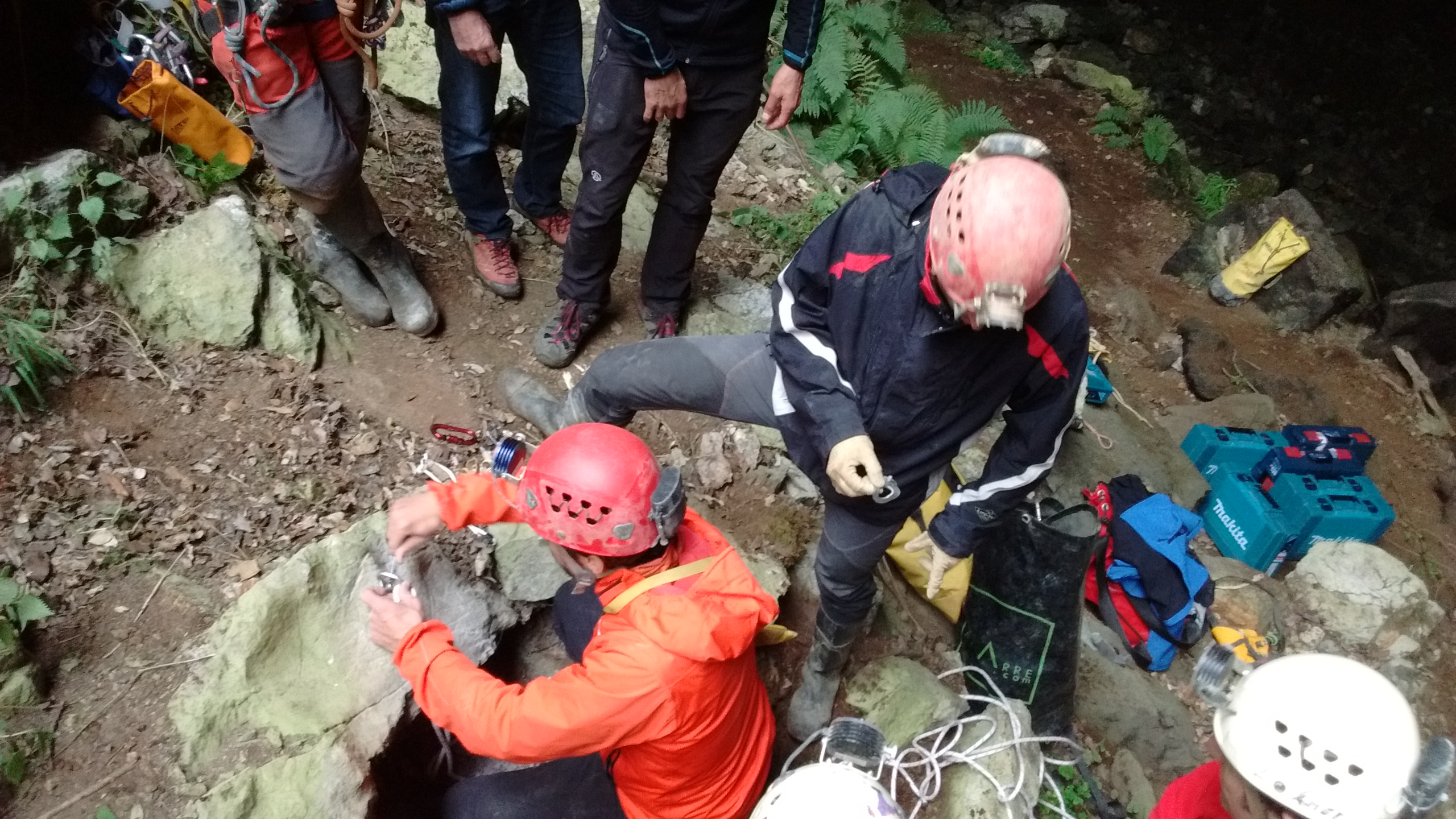 CURSO DE INSTALACIÓN EN CUEVAS Y SIMAS